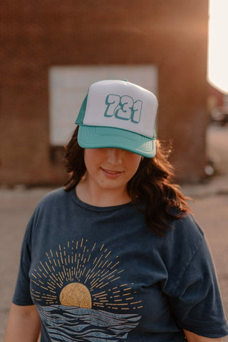 731 Bubble Turquoise Chunky Chain Trucker Hat - Tucked & Threaded