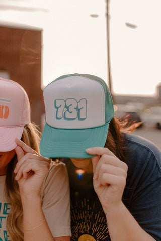 731 Bubble Turquoise Chunky Chain Trucker Hat - Tucked & Threaded