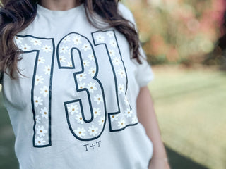 731 Daisy Neutral Tee - Tucked & Threaded