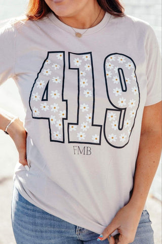 731 Daisy Neutral Tee - Tucked & Threaded