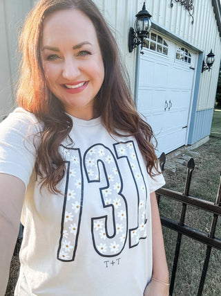 731 Daisy Neutral Tee - Tucked & Threaded
