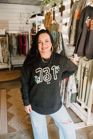 731 Funky Stars Black Leopard Scoop Hem Sweatshirt for Women - Tucked & Threaded