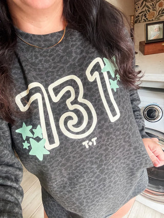 731 Funky Stars Black Leopard Scoop Hem Sweatshirt for Women