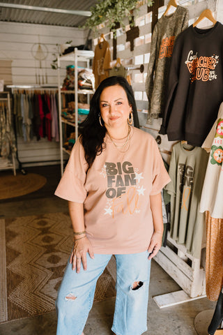 big fan of fall neutral graphic tee for moms worn by a female model that reads "big fan of fall" paired with blue jeans in a she-shed