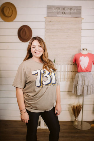 615 Vintage Stone Tee - Tucked & Threaded